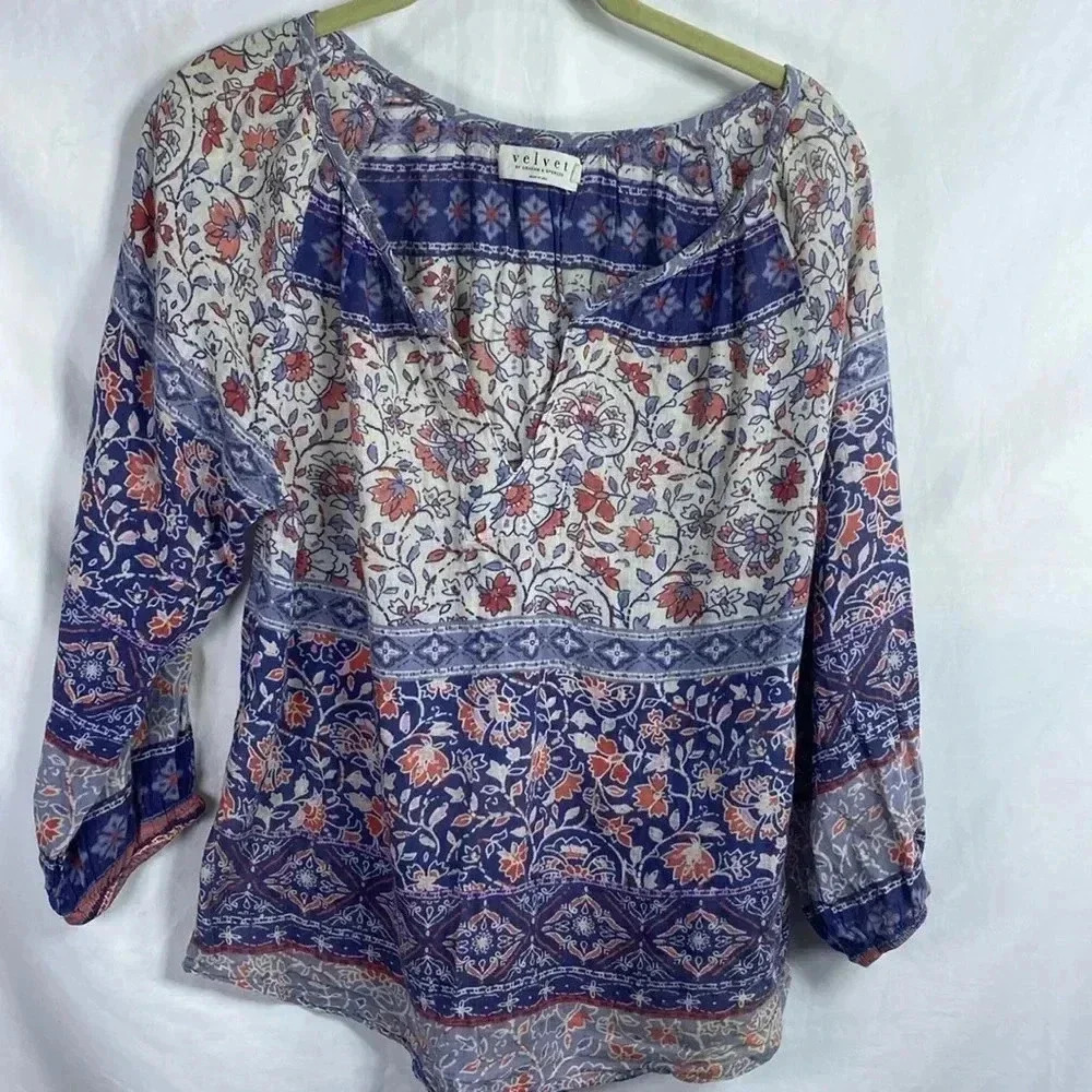 Velvet by Graham & Spencer Blue and Cream Floral Blouse Top, Size XS. Flawed.